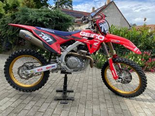 🔊|DOMA racing na HONDĚ| CRF450 2025 | @bruzek_martin #707 Sedmičky drží spolu🦅🔥další spokojený zákazník! #pridejPlyn...